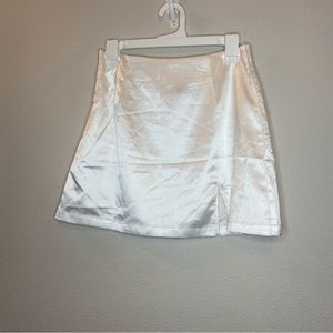 4/$20 🛍️ White Satin Mini Skirt